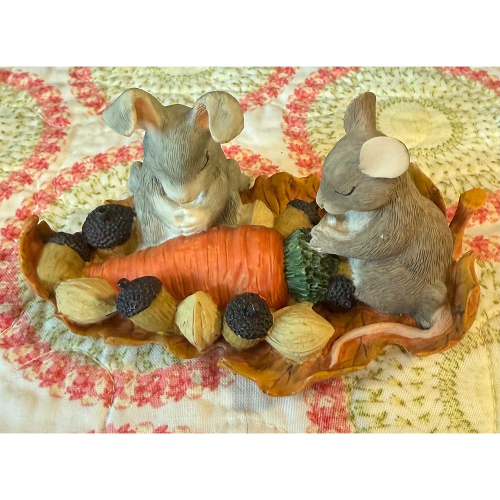 Charming Tails Fitz Floyd Figurine Giving Thanks Mouse Bunny Harvest 85/608
